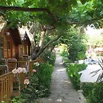 Ξενοδοχείο Bykara 2*